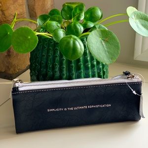 Double Pencil pouch can be used as makeup bag